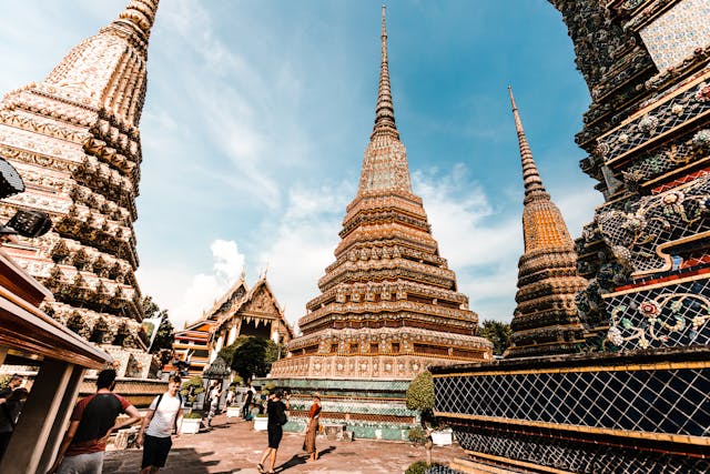 Picture of people walking around the grand palace in thailand